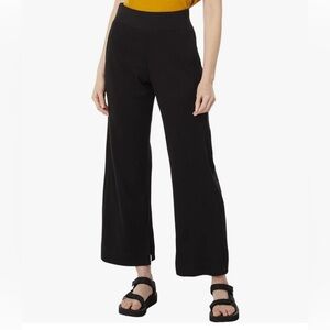 Pact airplane pull on pants M, EUC